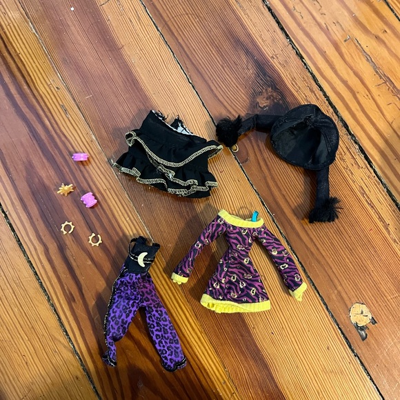 Clawdeen G1 bundle - Picture 3 of 3